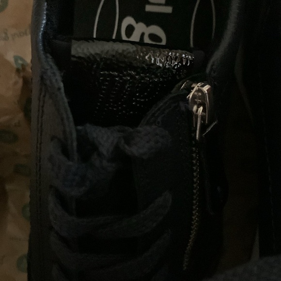 Navy Blue Leather sneakers. US 8.5
In Box, Never Used - Picture 12 of 14